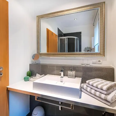 Altstadt Apartment *